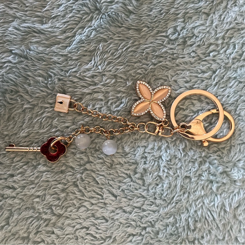 Unbranded flower & key bag charm or keychain